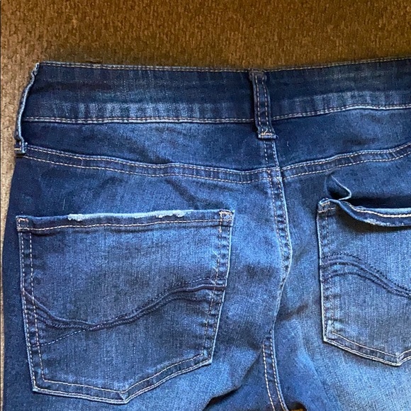 Distressed skinny jeans - Picture 6 of 7